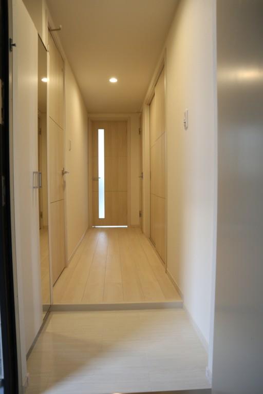 フレール緑地公園アネックス 玄関