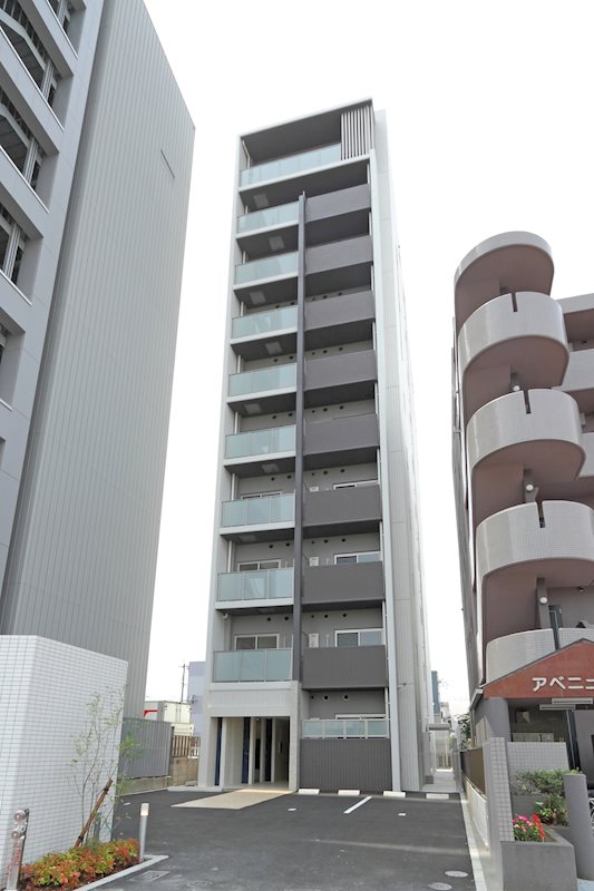 10階建て。オシャレな外観。