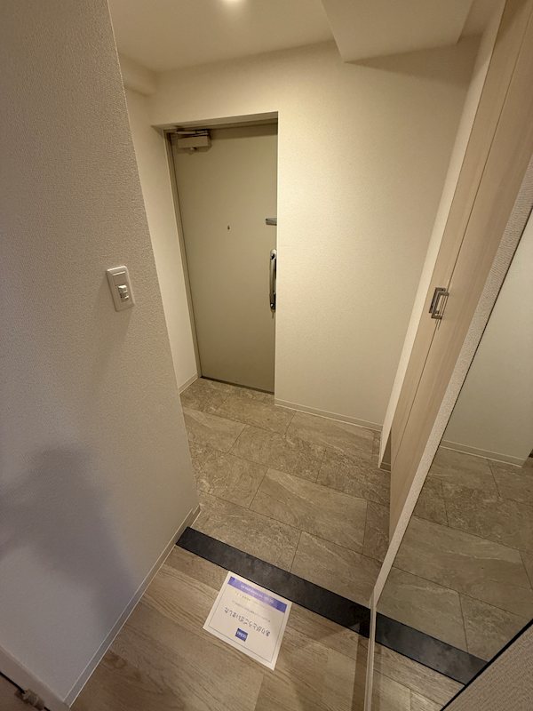 ドゥ セレニテ 玄関