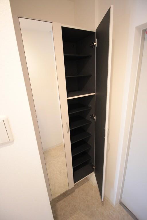 ピエールマルミットⅠ 玄関