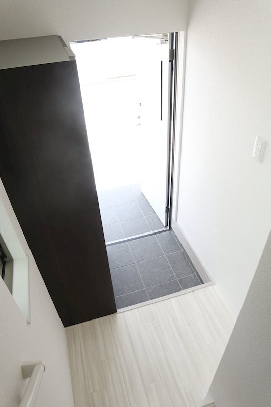 MKNTペルル 玄関