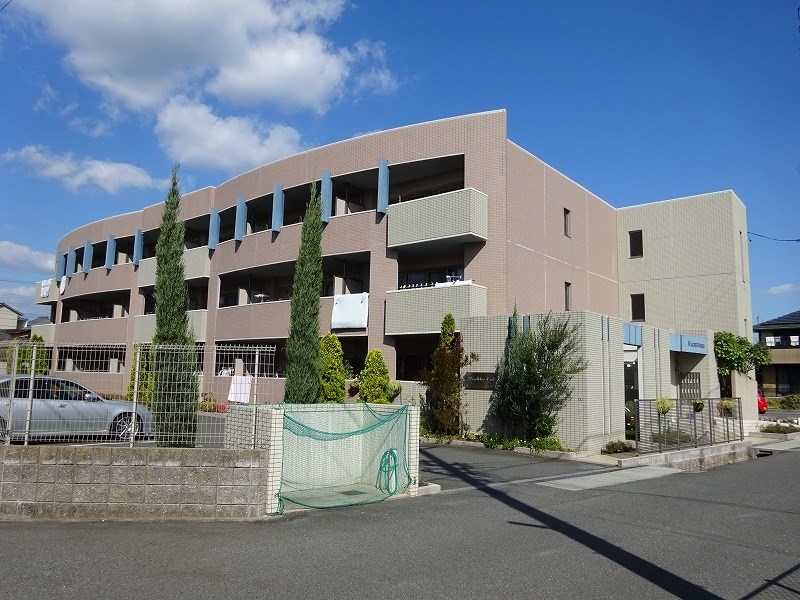 阿倉川にオシャレな３Ｆ建ての弊社建設の物件です。