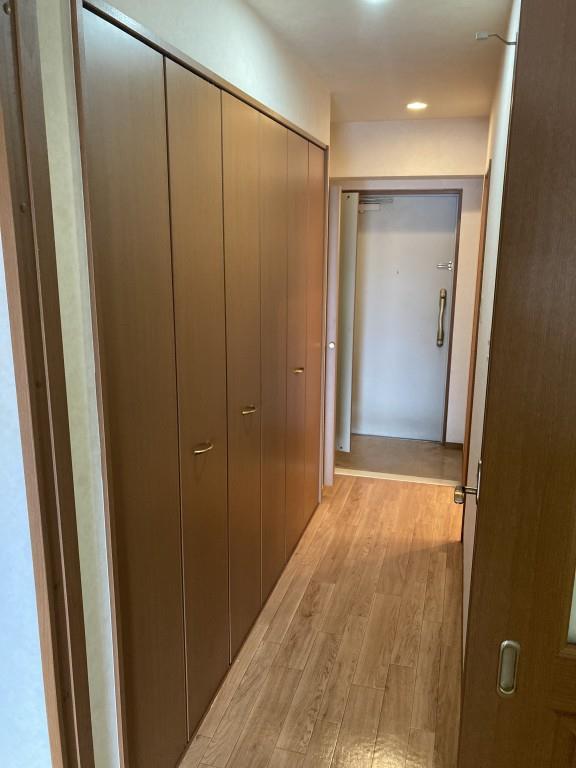 シャンゼリゼ高根 玄関