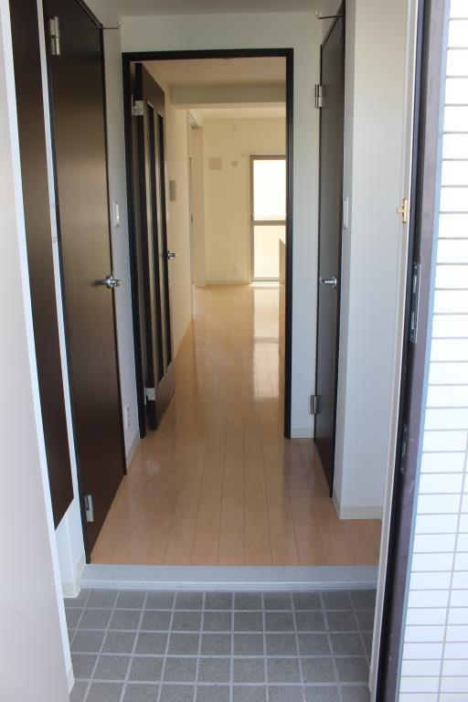 デル スール ラ ローザ 玄関