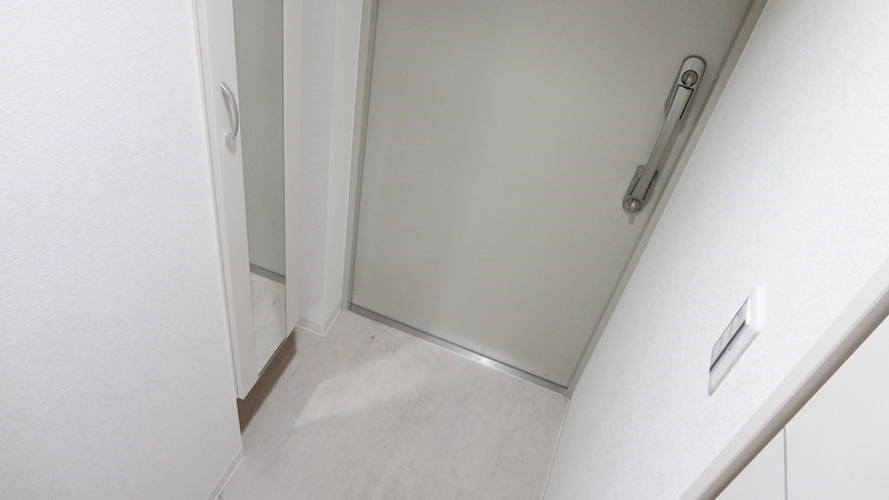 トレヴィ高岳 玄関