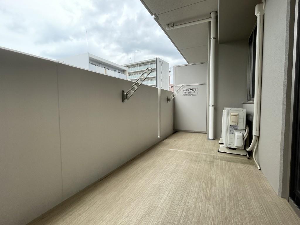 BALLON D&amp;rsquo;OR KYOBASHI ベランダ