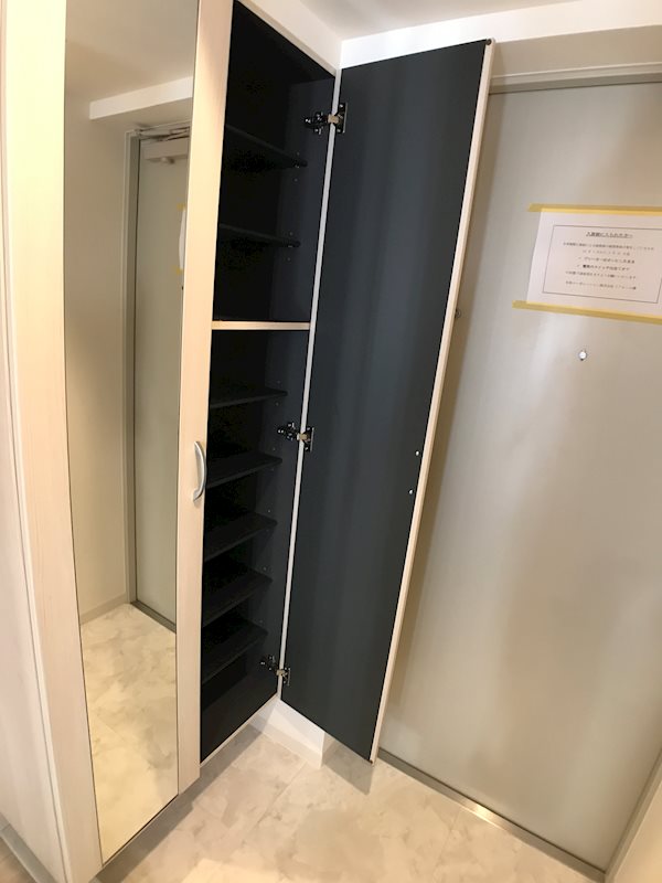 プレミアータ ルーチェ 玄関