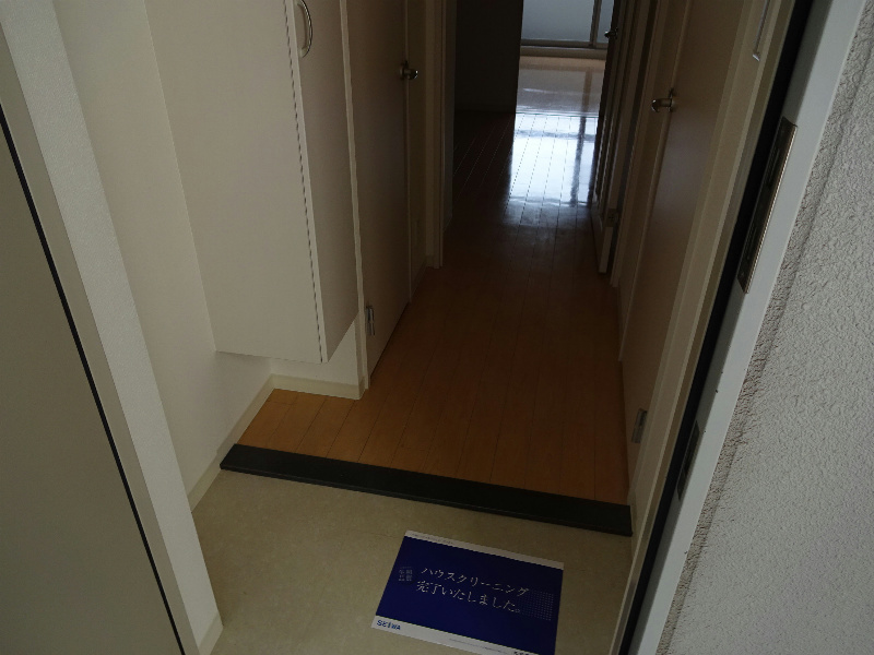 サクシード胤 玄関