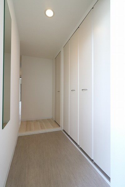 コンフォールパレ新町二条 玄関