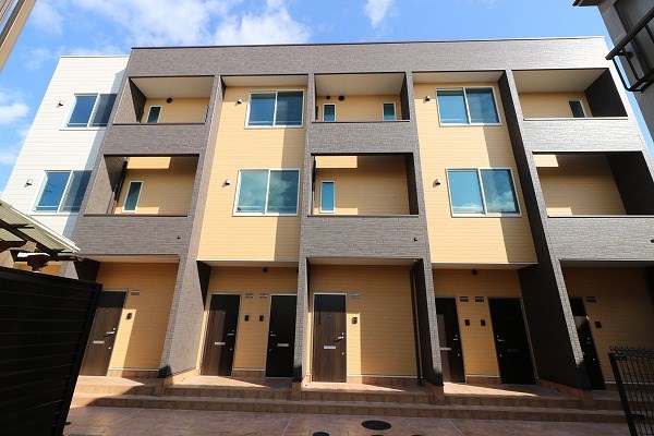 3つのカラーがバランスよく使われたセンスのいい外観デザインです。