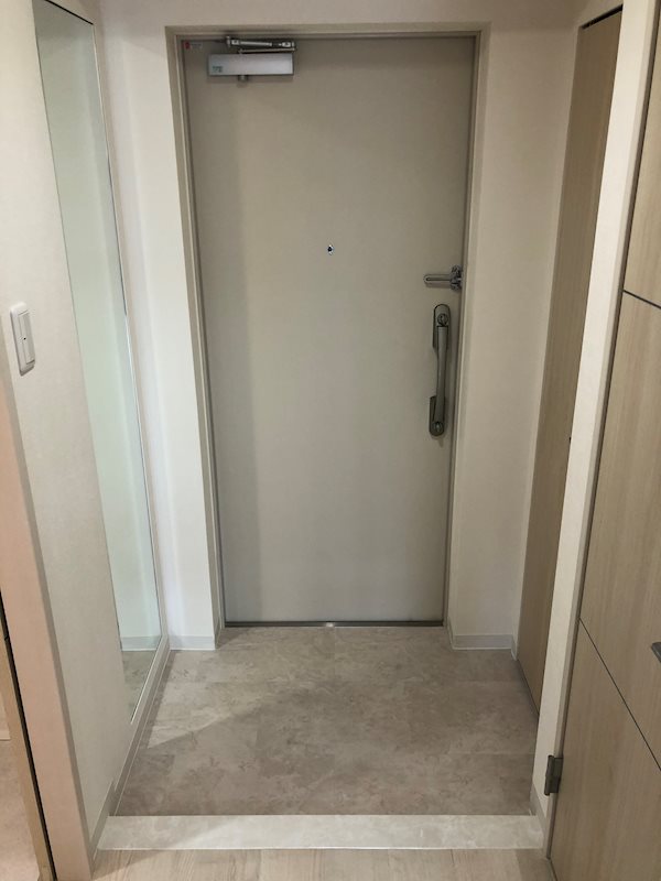 メゾンノワール 玄関