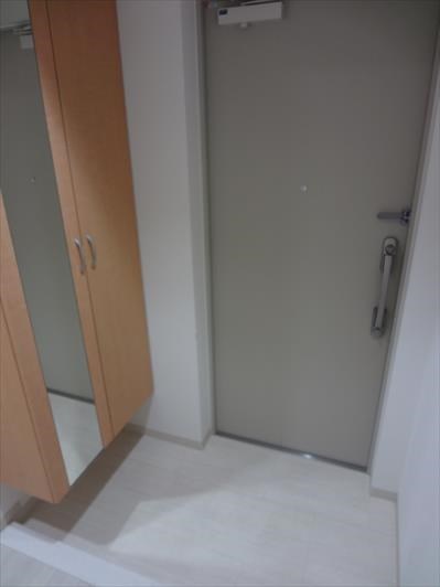 エル･イソベ三宮 玄関