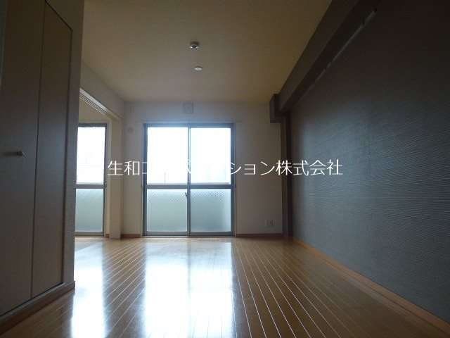 TOMODOAL 北梅田 リビング