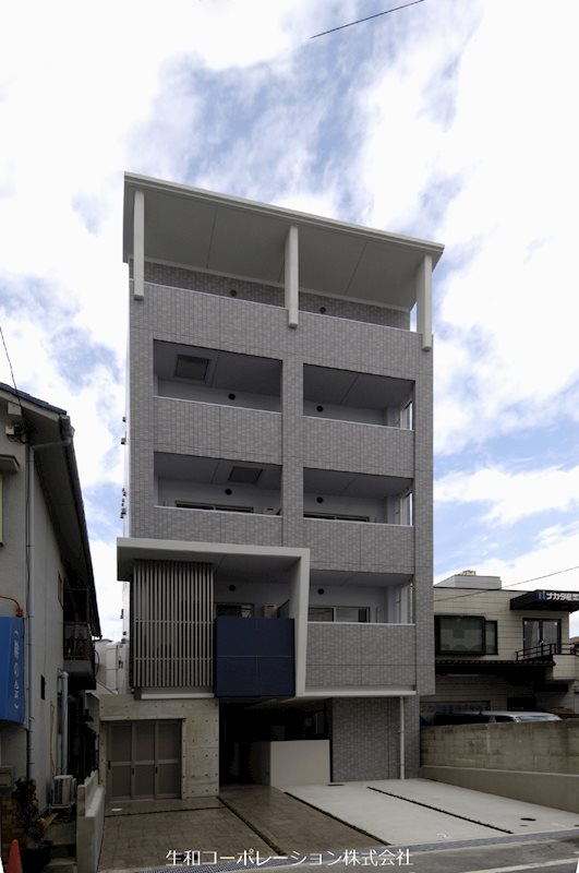 カラコレス穂波 301号室 外観