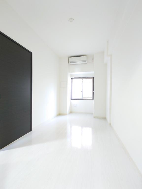 LUO MAROON ベッドルーム