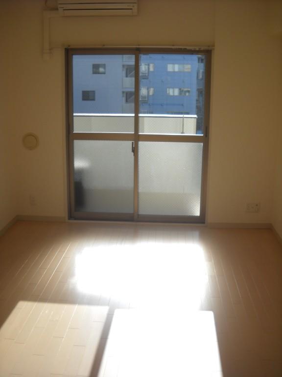 ドミトリーハウス茅ヶ崎 リビング