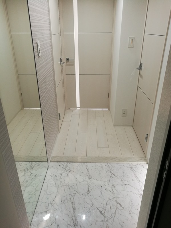 セイワパレス京町堀 玄関