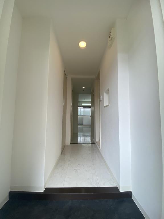 ホワイトプラザ 玄関