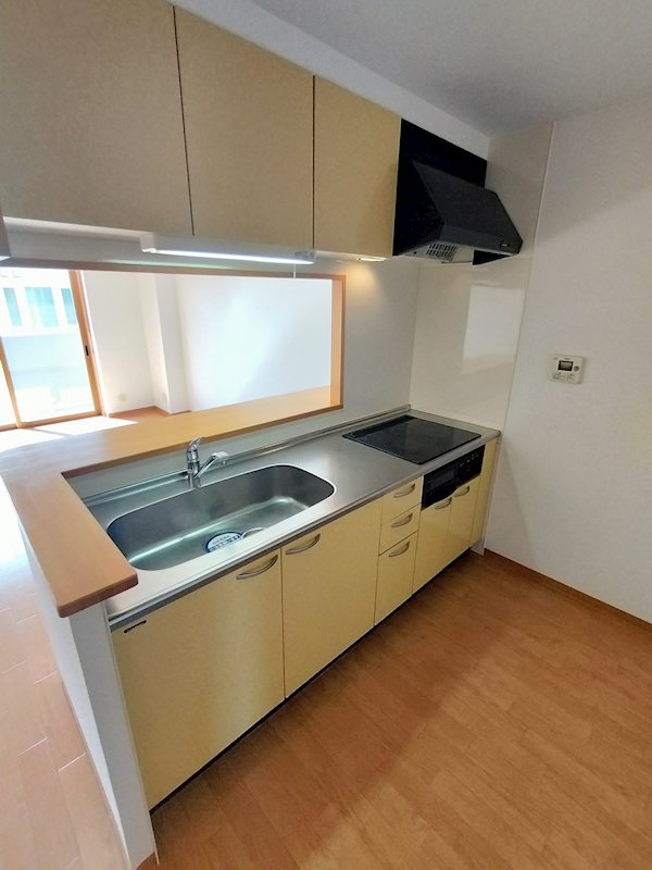 ﾍﾞﾙﾅｰﾄﾞｻｰﾓｽ キッチン