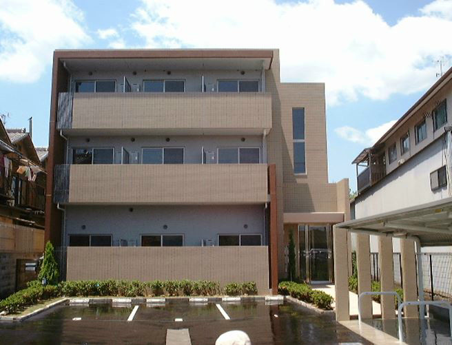 RC造3階建のマンションです。
