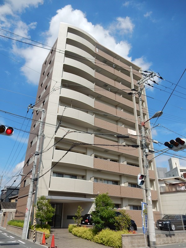 角地に建つマンション