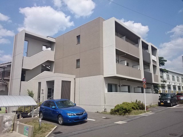 近鉄大久保駅徒歩14分のマンションです。