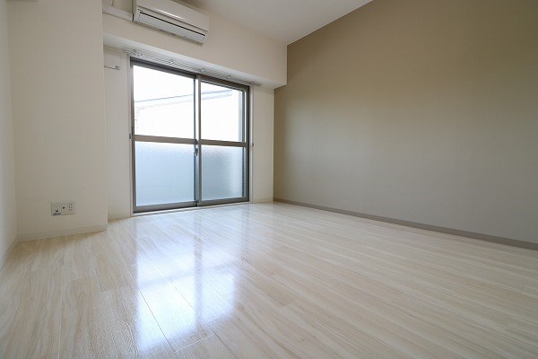 ジョイフルスクエア二条 リビング