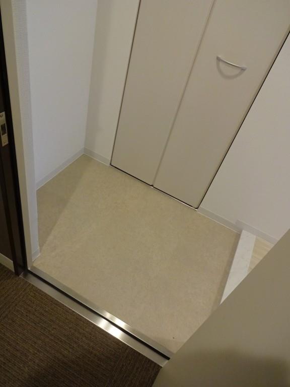 グランブルー高槻 玄関