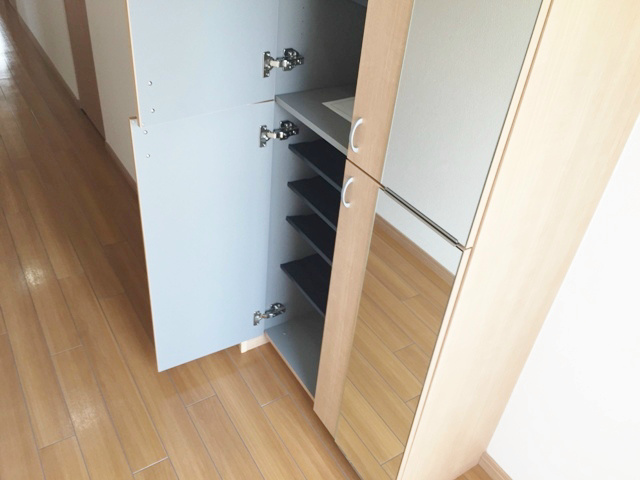 ﾊﾟｽﾄﾗｰﾚｼｬﾙﾑ 玄関