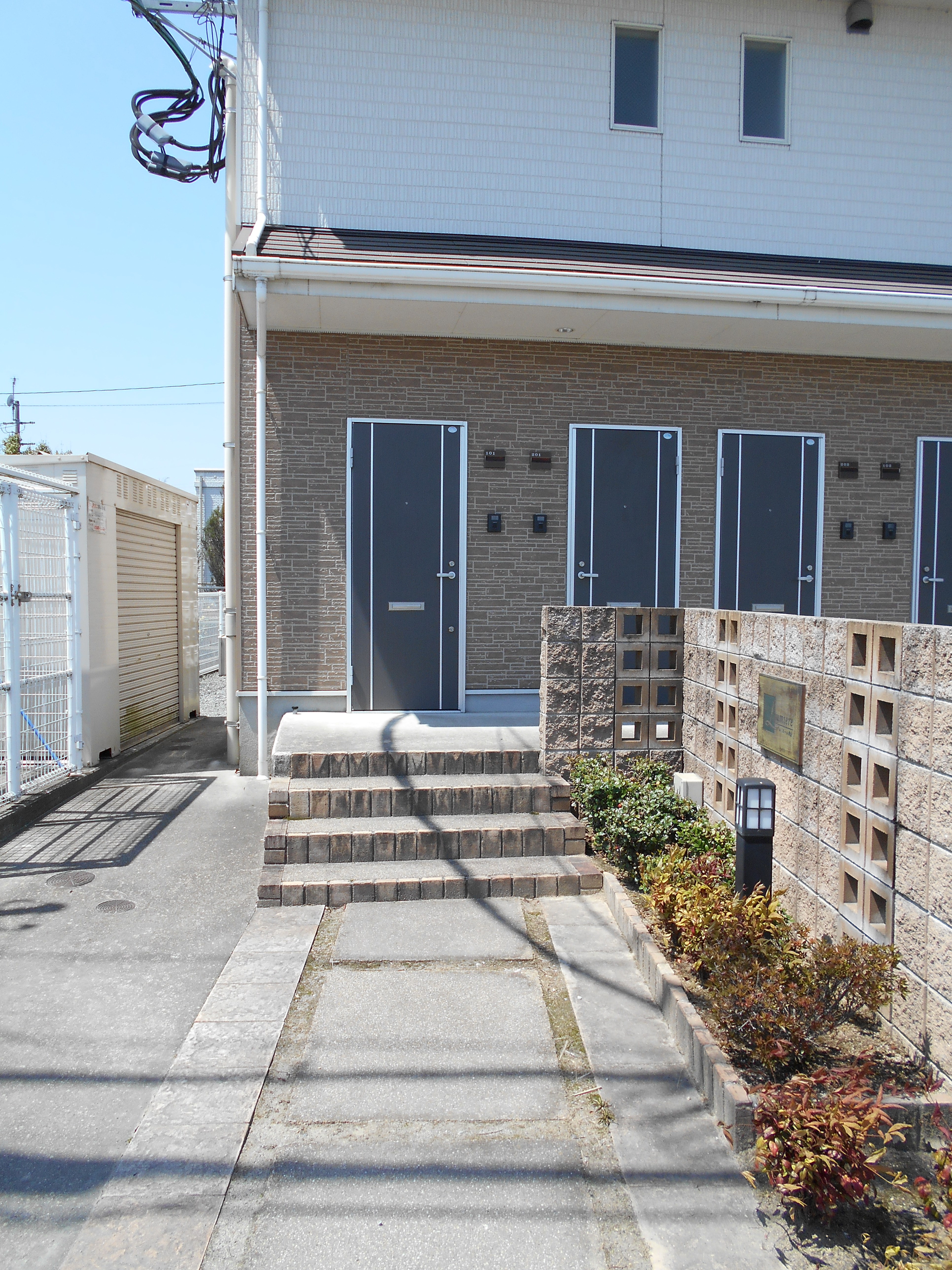 ルミエール 朝倉 玄関