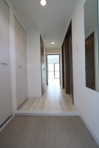 コンフォールパレ新町二条 玄関