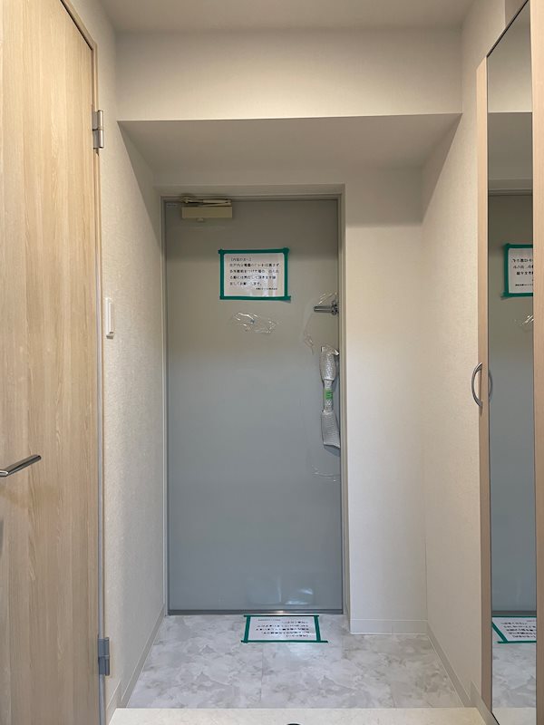 アヴェニール久米川 玄関