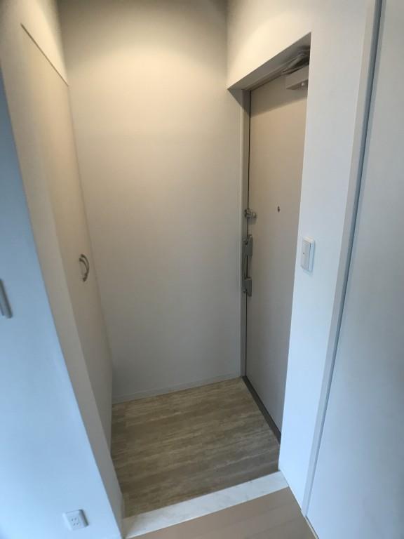 ツルマキロジ 玄関