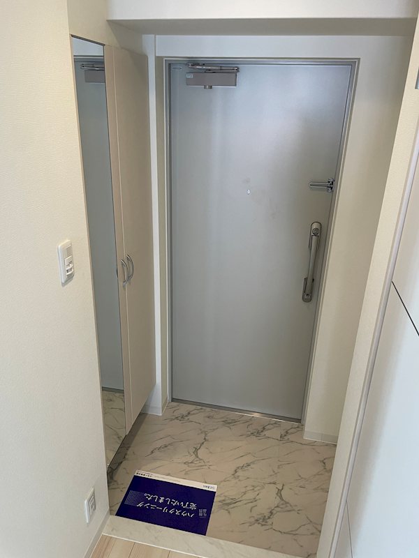 プラシード新町 玄関