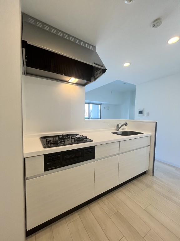 フレール江坂レジデンシャル キッチン