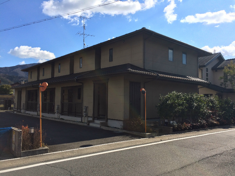 落ち着いた街並みに馴染む外観デザインです。