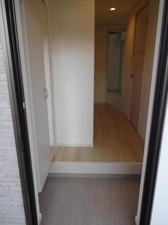 ファミーユ大阪高槻 玄関