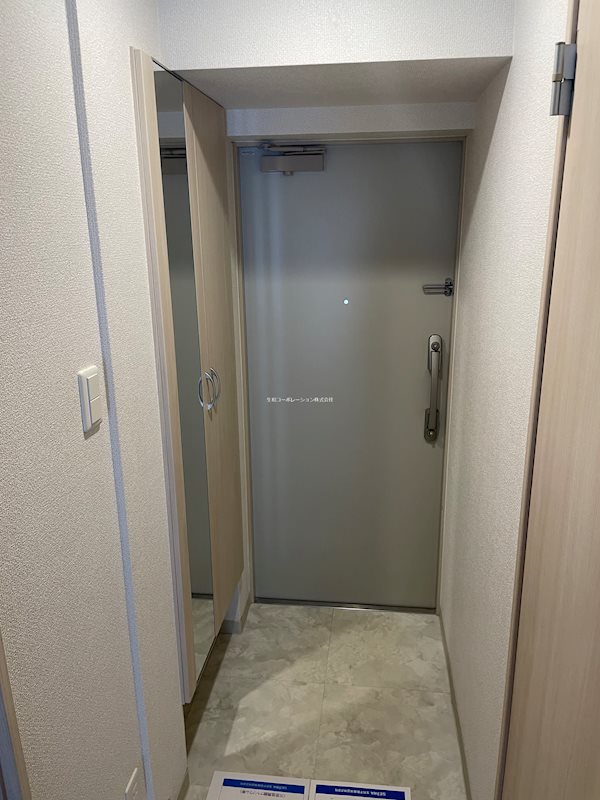 YT LEGACY(ワイティーレガシー) 玄関