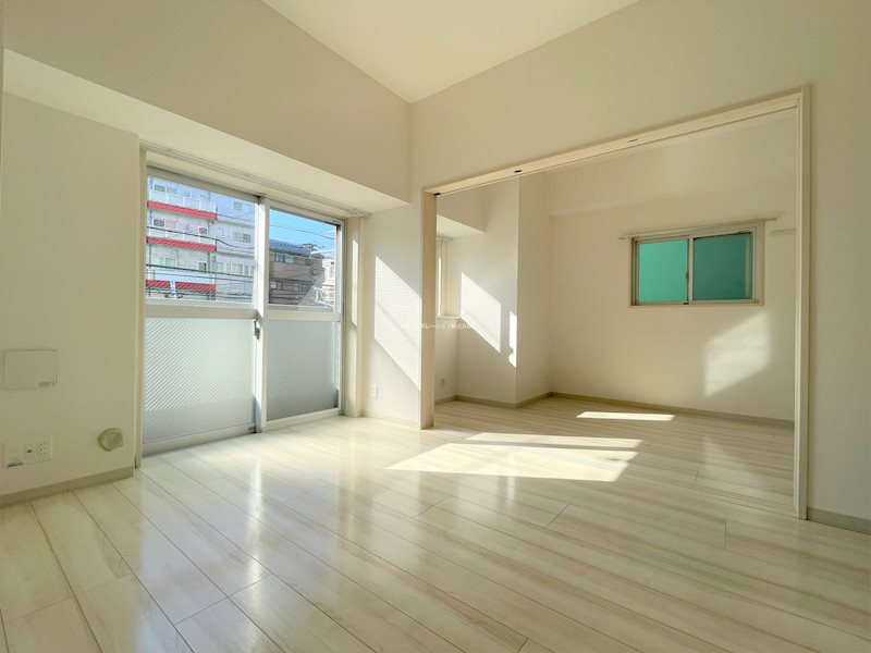 YT LEGACY(ワイティーレガシー) リビング