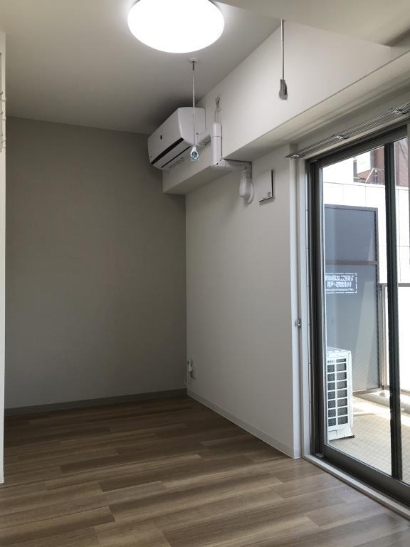 AKASHI ENTERPRISE リビング