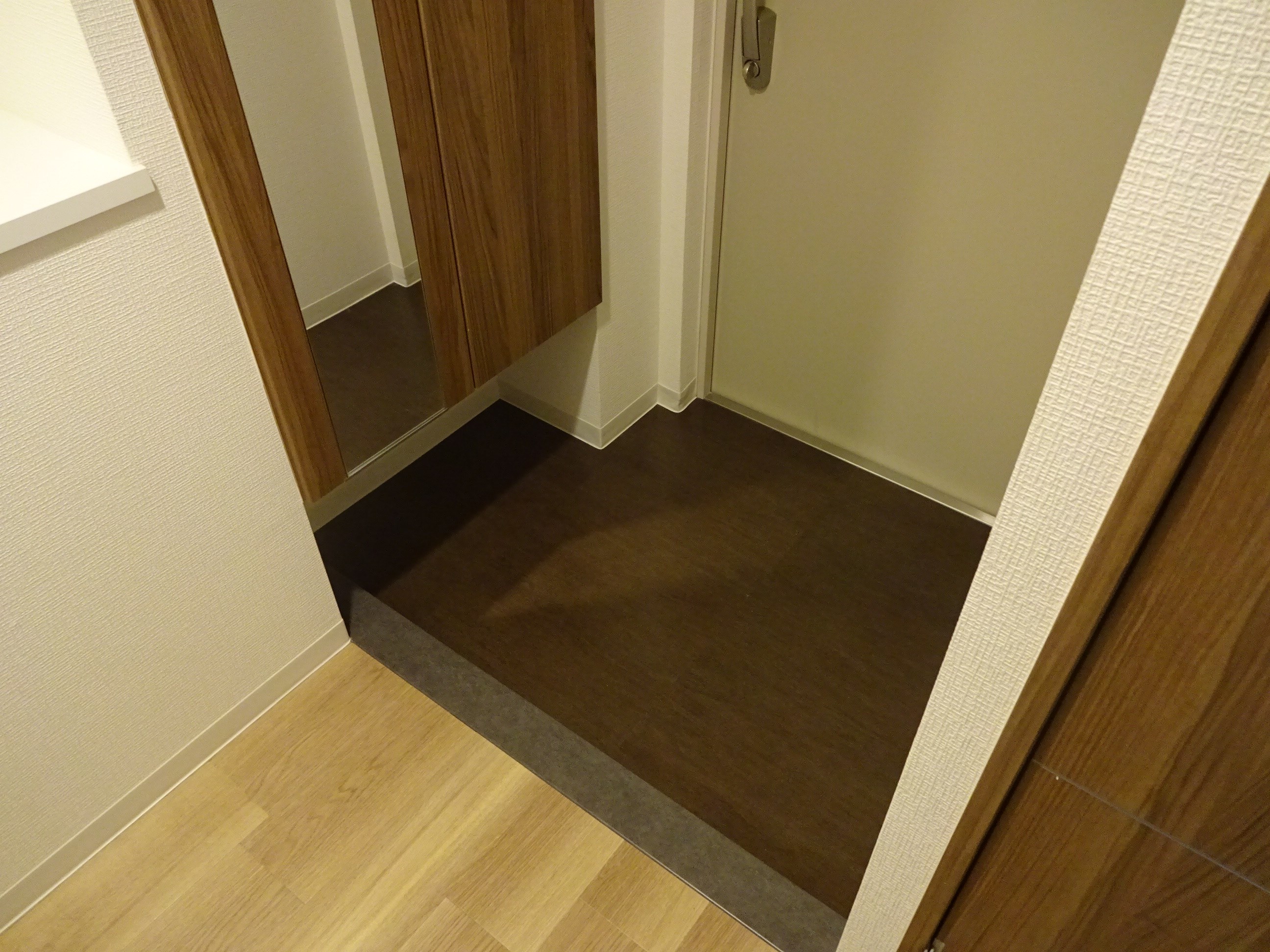 グランブルー高槻 玄関