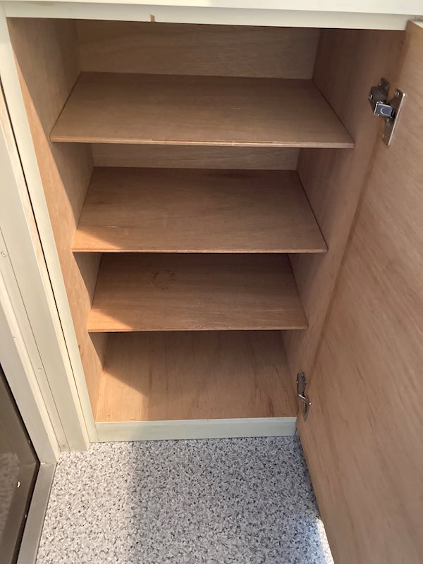 シャトー辰巳 玄関