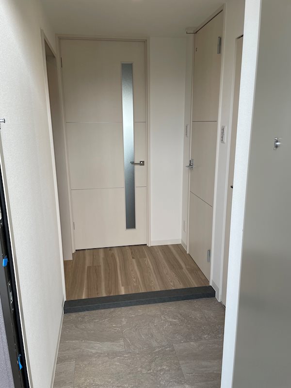 ラウレア西院 玄関