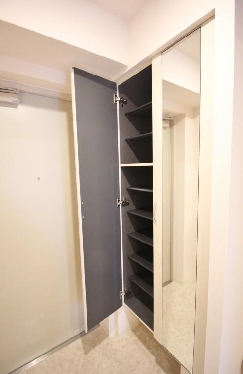 イルミナーレ学大 玄関