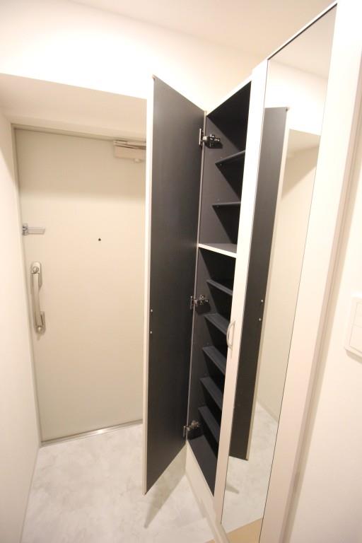 クレシェンテ月島 玄関