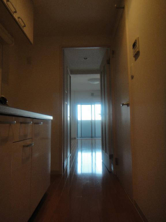 ニューボンデージ 玄関