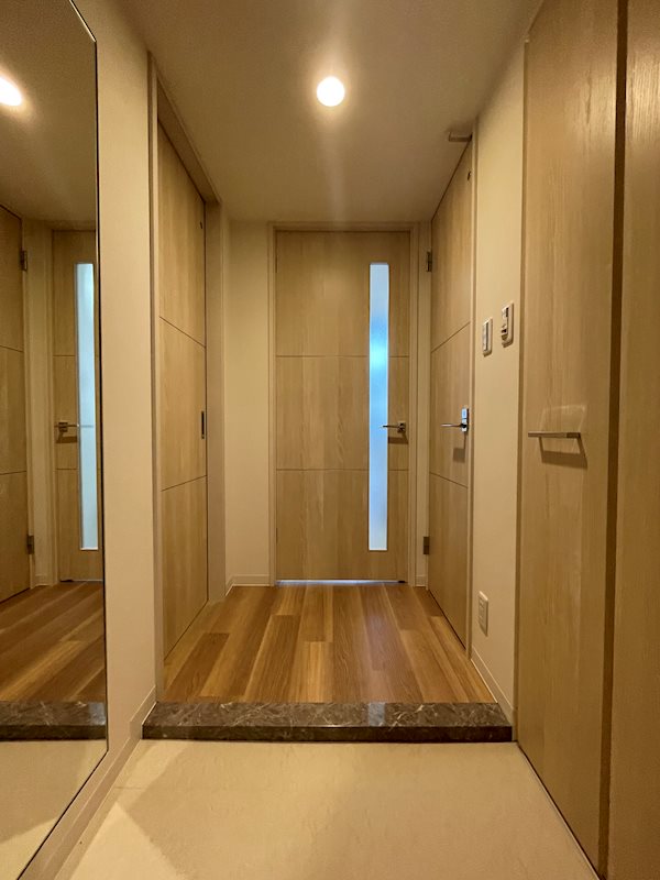 KCCフラット西京極 玄関