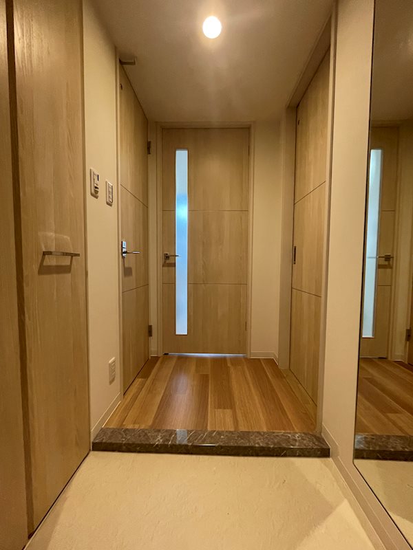 KCCフラット西京極 玄関