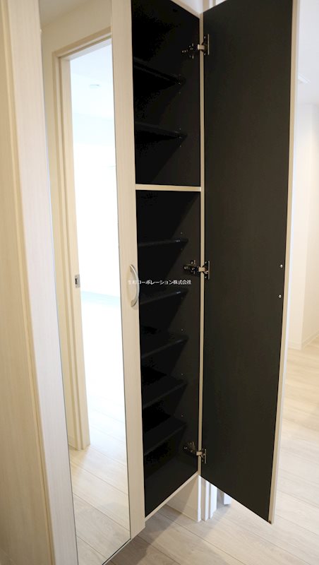 COMFORT RESIDENCE NIPPORI 玄関