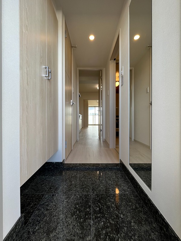 AMKレフィナード中宮 玄関